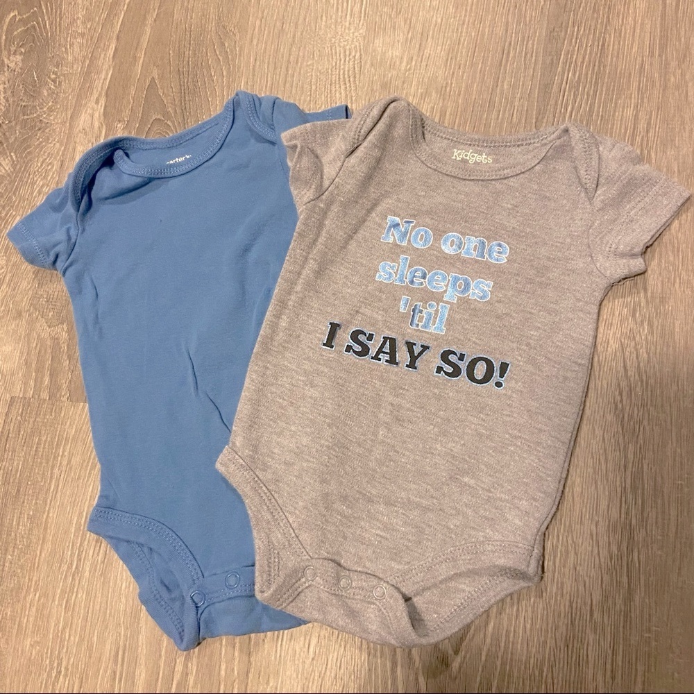 Carter’s and Kidgets baby blue onesie set 2pk 3M & 0-3M EUC